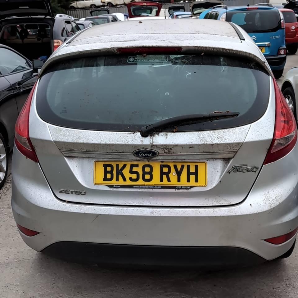FORD FIESTA ZETEC 82